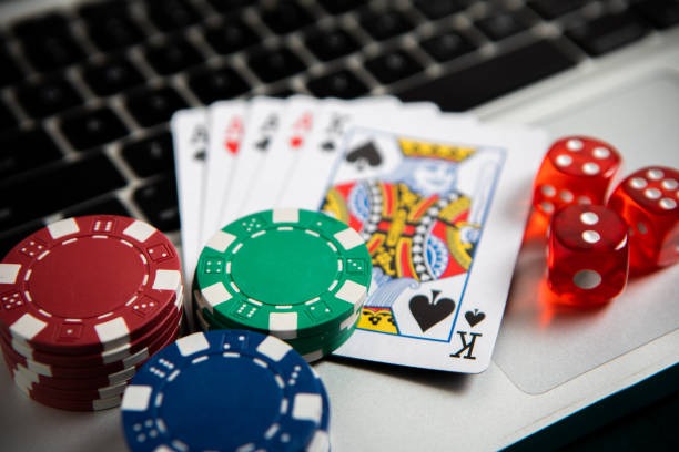 Mobile app showing Super Sic Bo table and betting interface